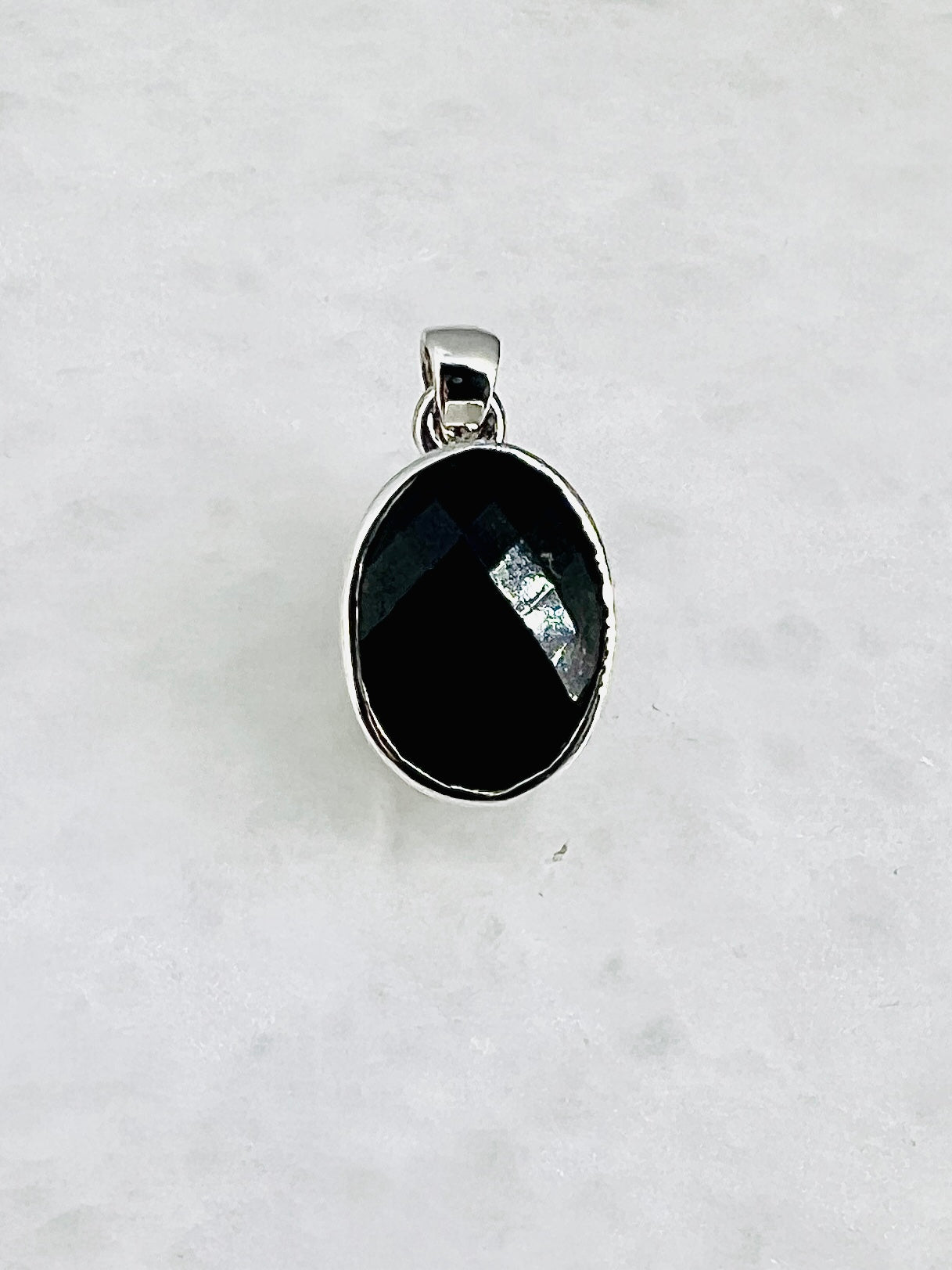 Top Facetted Black Turmaline in .925 Silver Setting