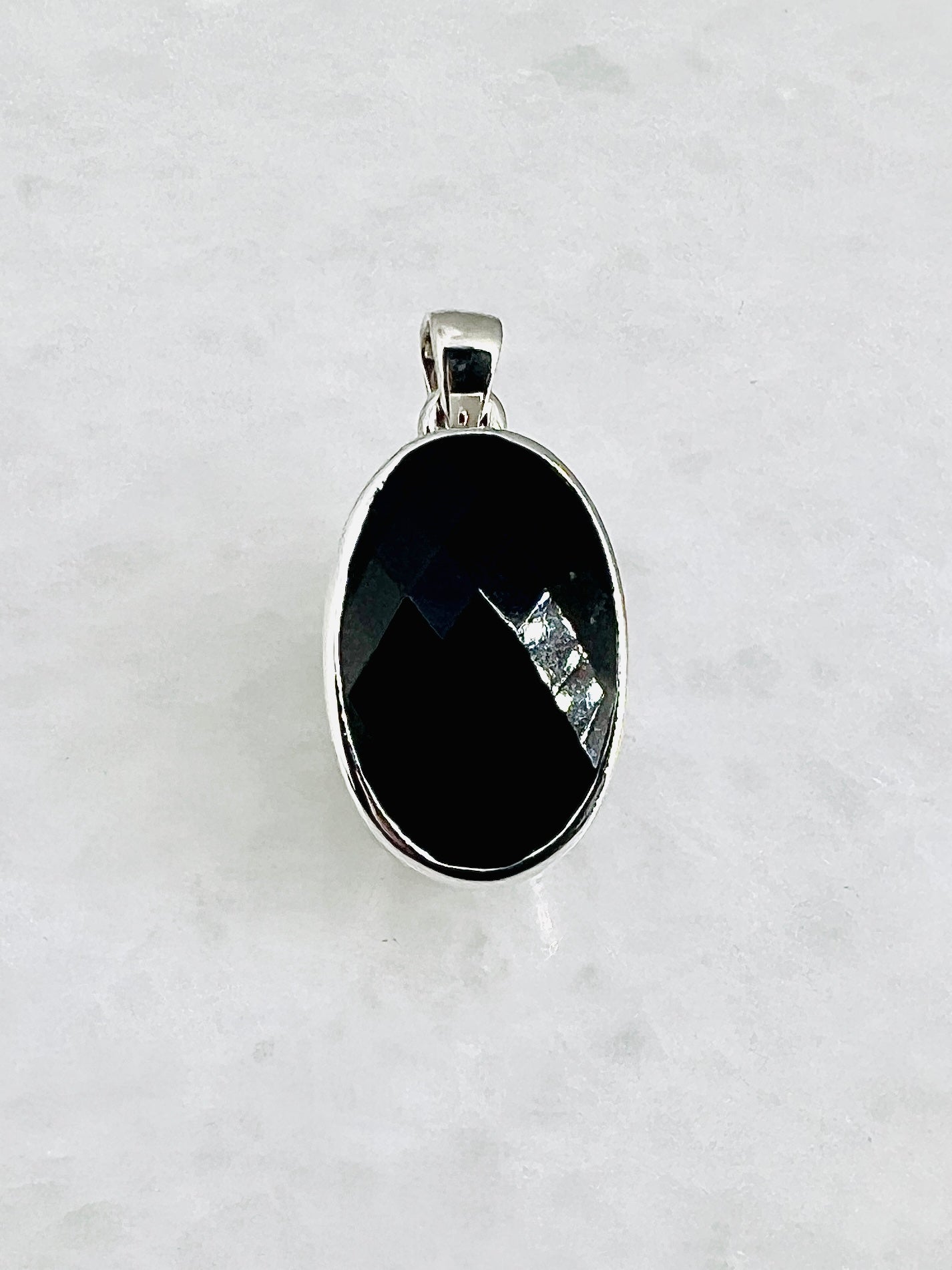 Top Facetted Black Turmaline in .925 Silver Setting