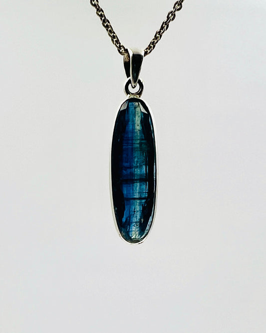 Facetted Blue Nepali Kyanite in .925 Silver Setting