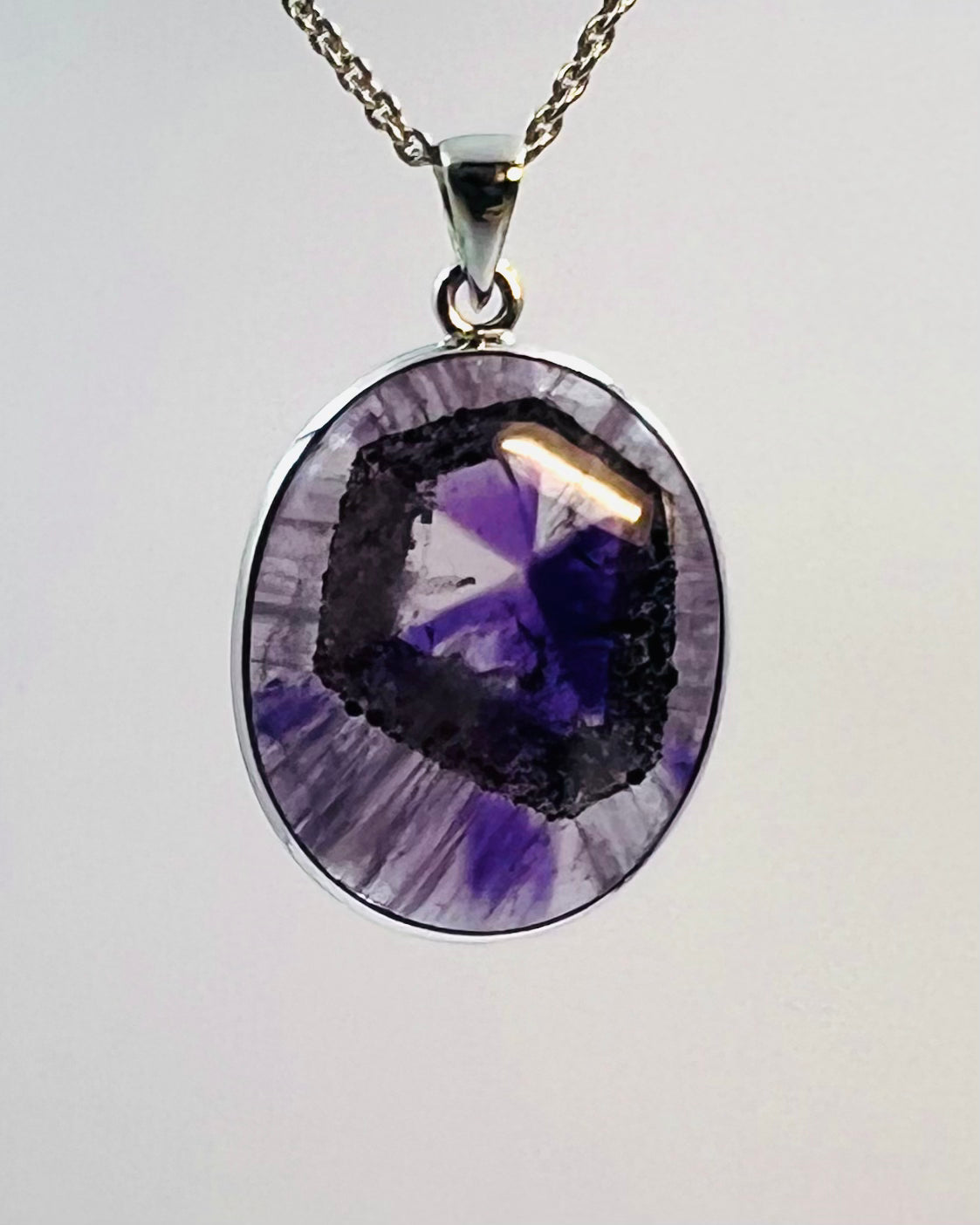 Indian Flower Amethyst (w/ Tripache) in 0.925 Silver