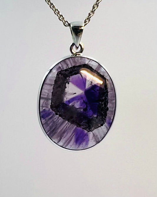 Indian Flower Amethyst (w/ Tripache) in 0.925 Silver