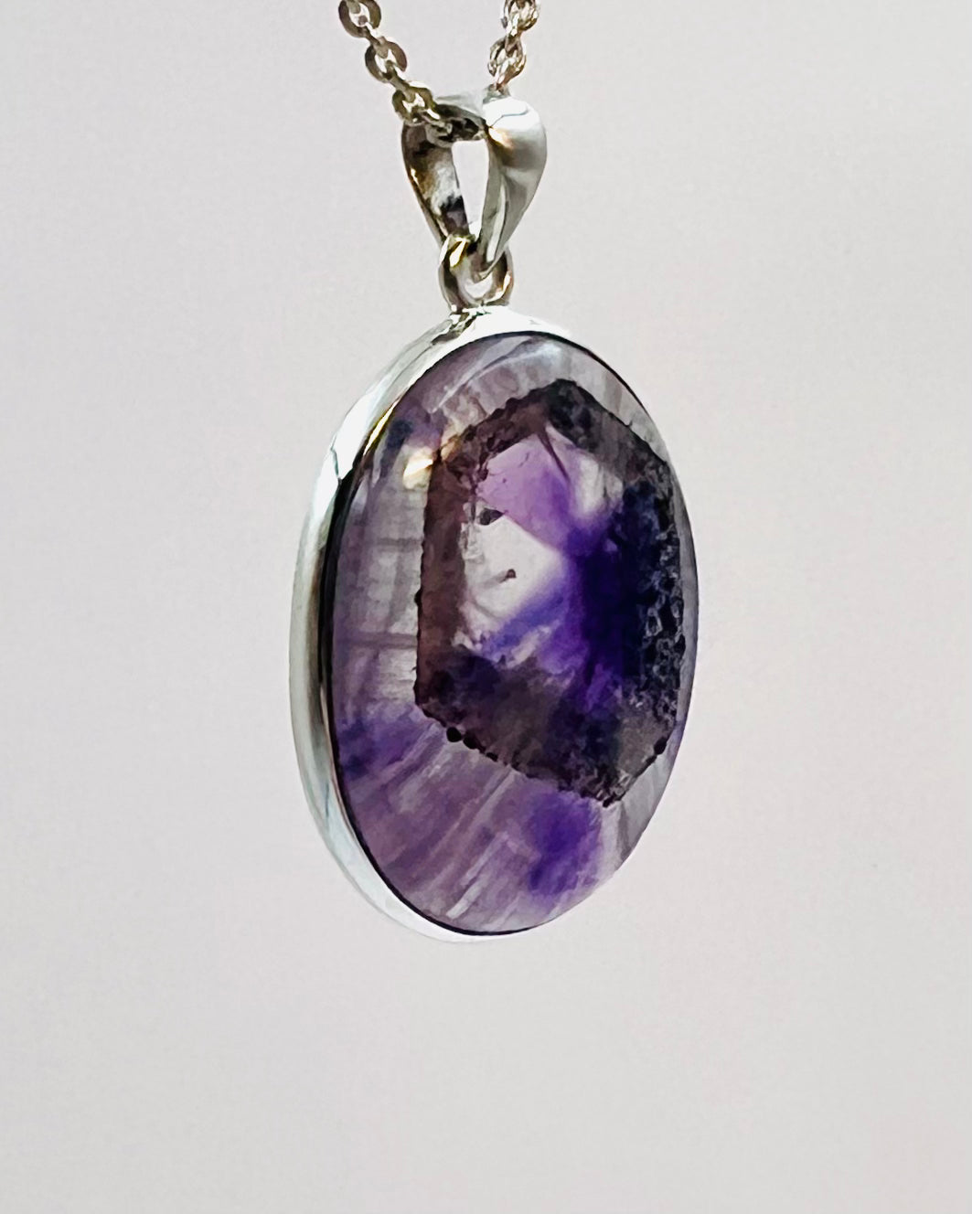 Indian Flower Amethyst (w/ Tripache) in 0.925 Silver