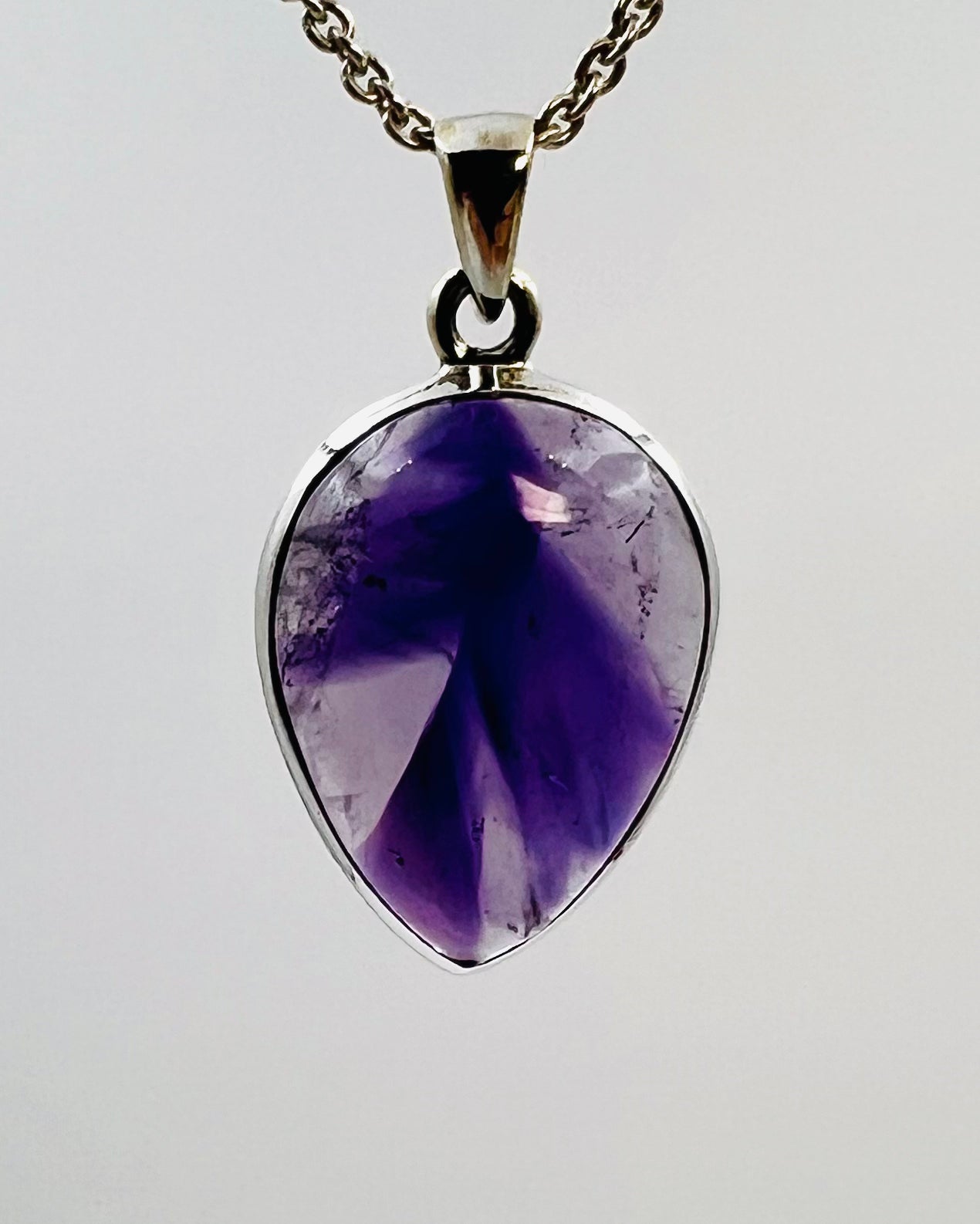 Indian Flower Amethyst (w/ Tripache) in 0.925 Silver