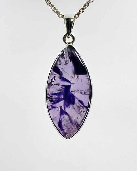 Indian Flower Amethyst (w/ Tripache) in 0.925 Silver