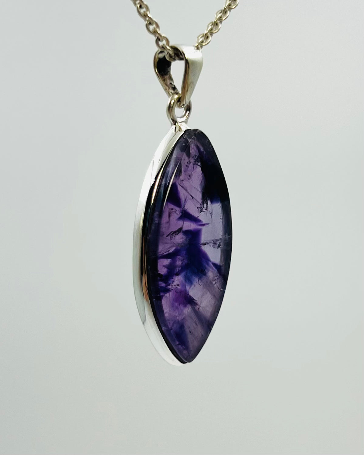 Indian Flower Amethyst (w/ Tripache) in 0.925 Silver
