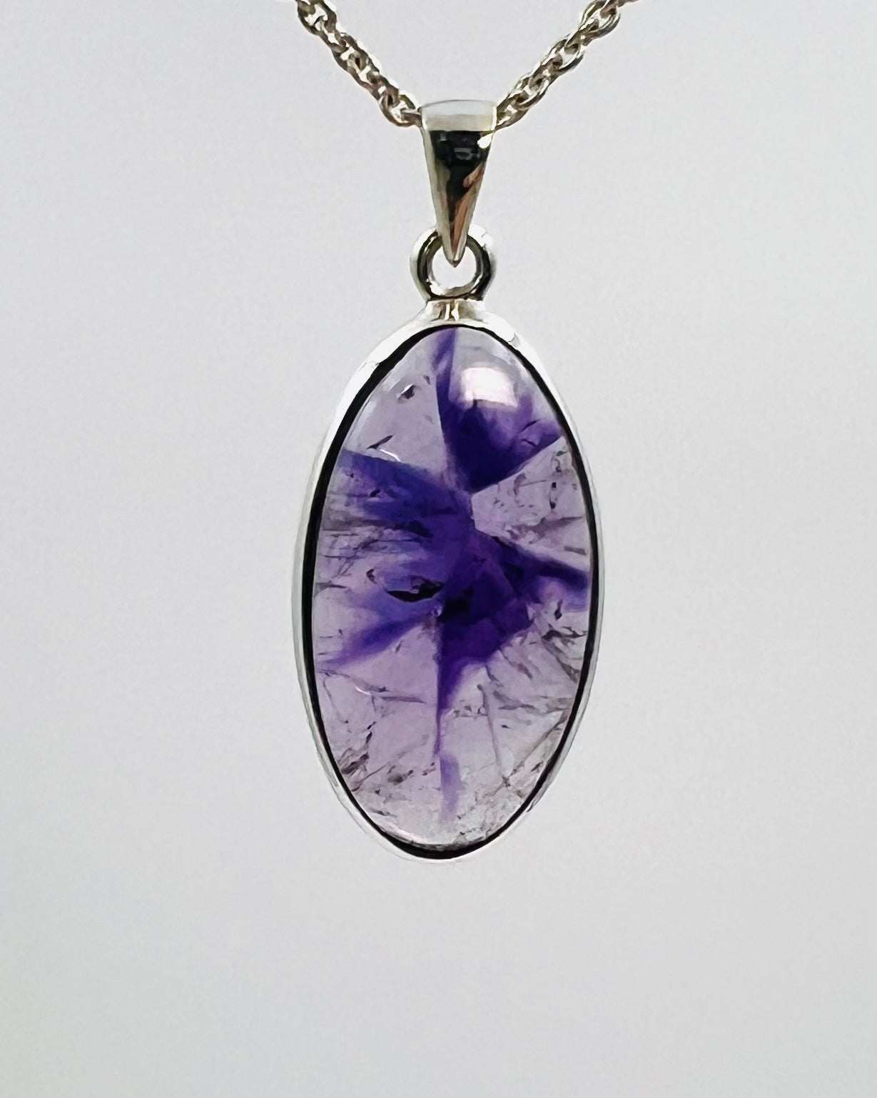 Indian Flower Amethyst (w/ Tripache) in 0.925 Silver