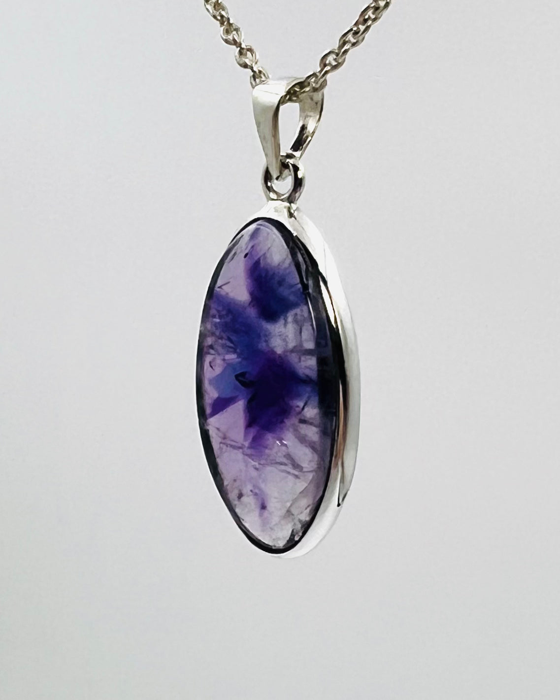 Indian Flower Amethyst (w/ Tripache) in 0.925 Silver