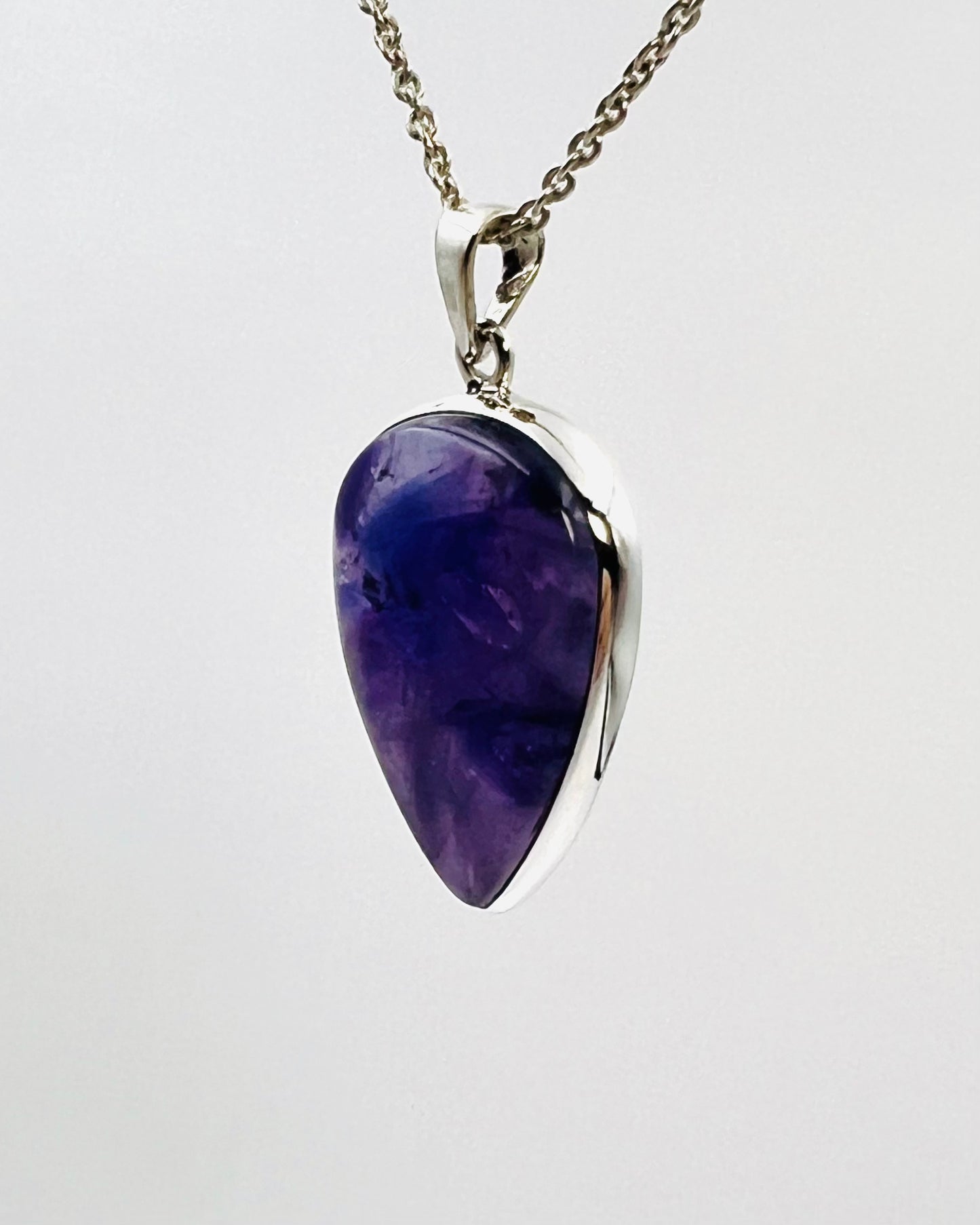 Indian Flower Amethyst (w/ Tripache) in 0.925 Silver