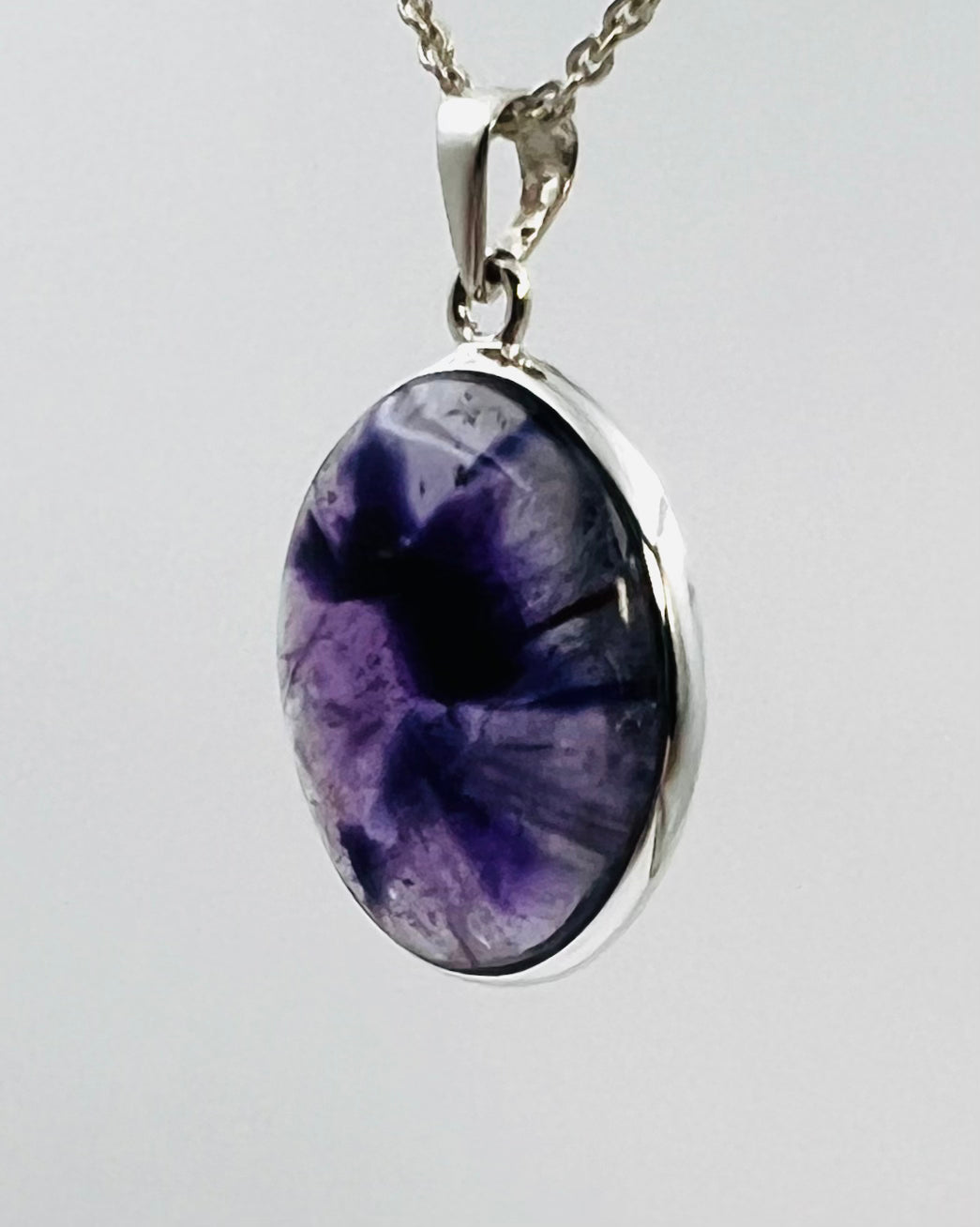 Indian Flower Amethyst (w/ Tripache) in 0.925 Silver