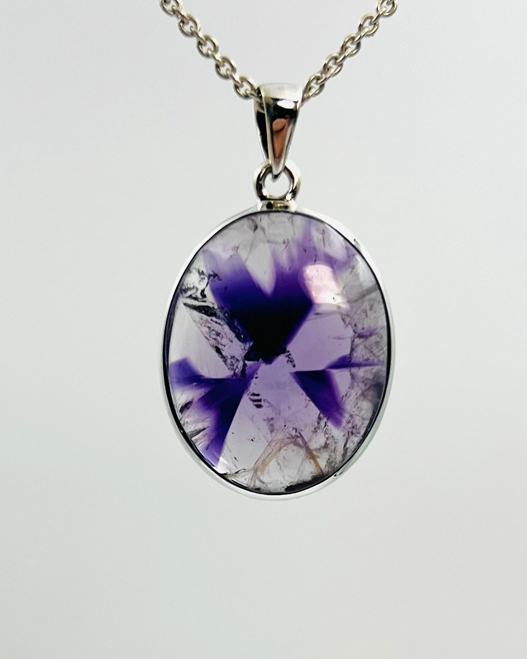 Indian Flower Amethyst (w/ Tripache) in 0.925 Silver