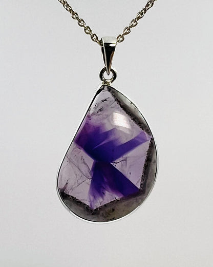 Indian Flower Amethyst (w/ Tripache) in 0.925 Silver