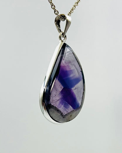 Indian Flower Amethyst (w/ Tripache) in 0.925 Silver
