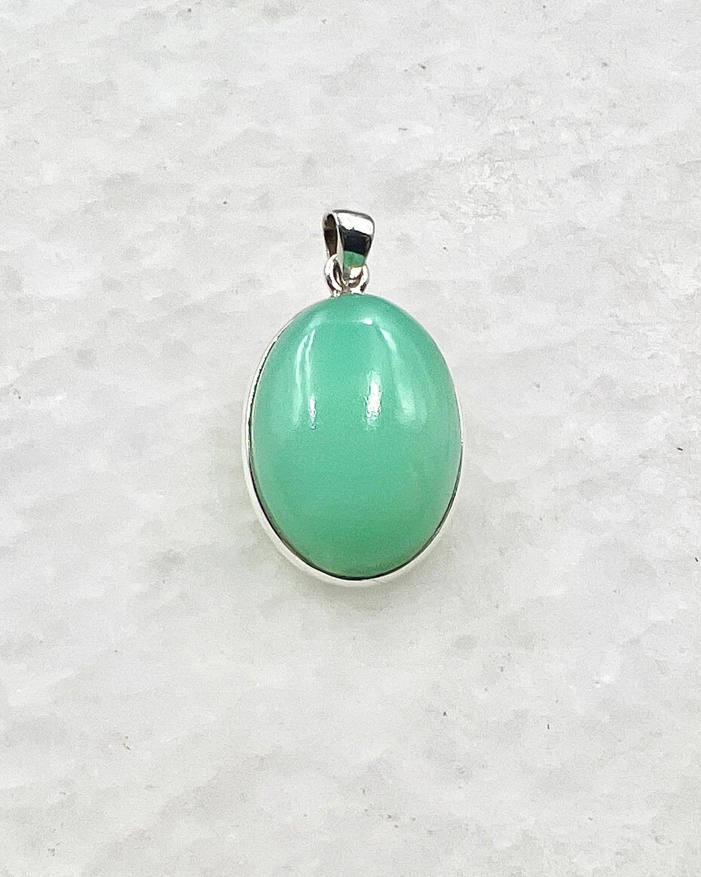 Light Green Crysoprase in 0.925 Silver