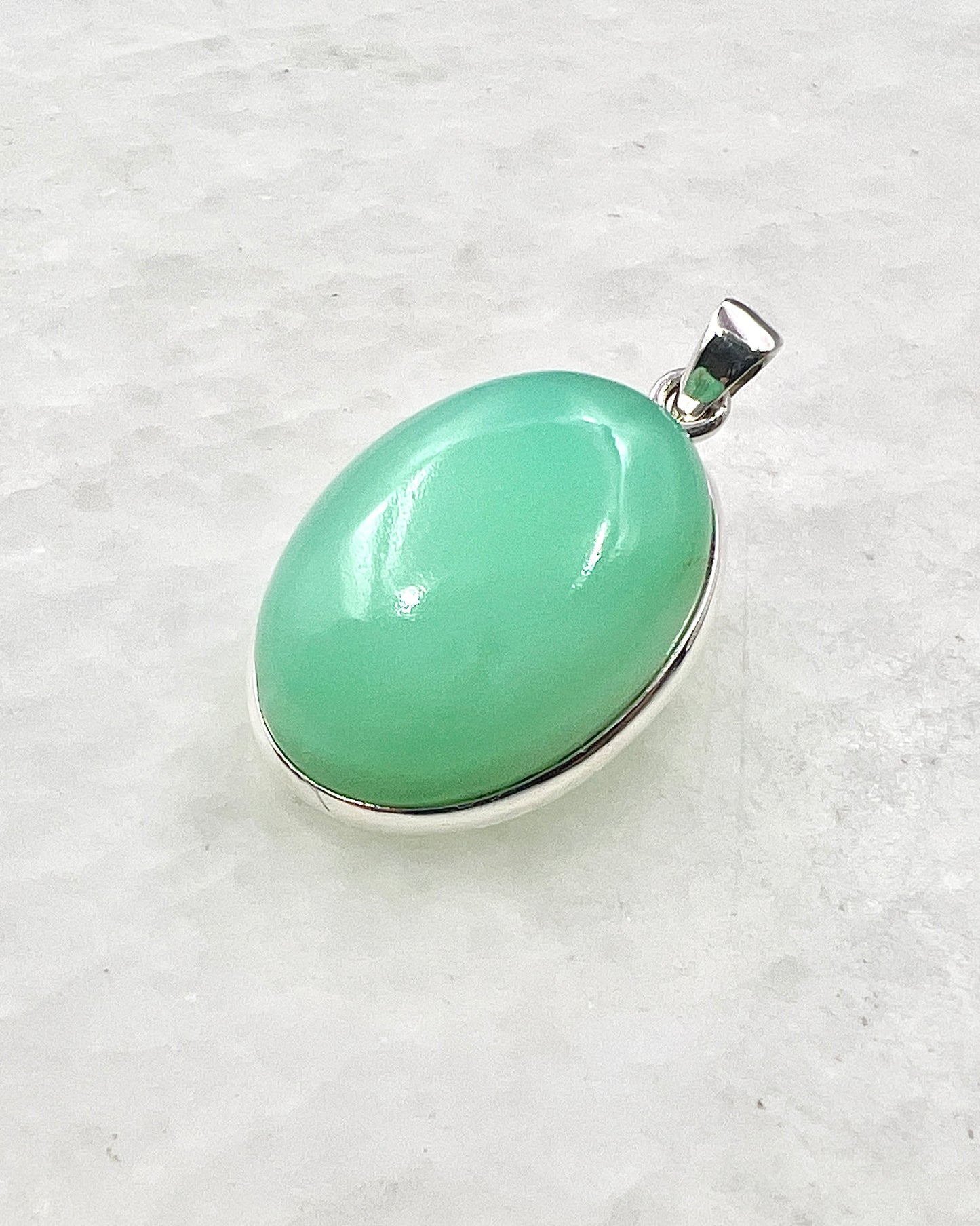 Light Green Crysoprase in 0.925 Silver