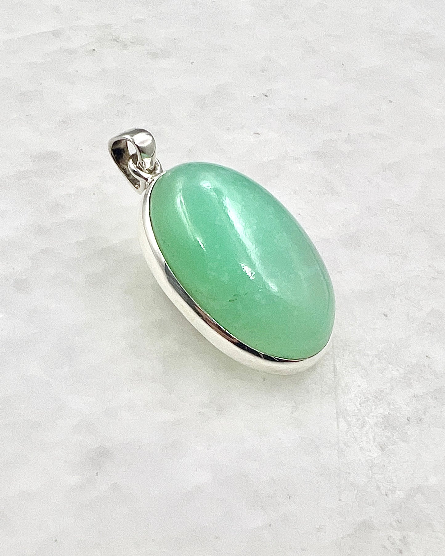 Light Green Crysoprase in 0.925 Silver