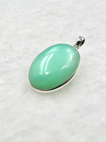 Light Green Crysoprase in 0.925 Silver