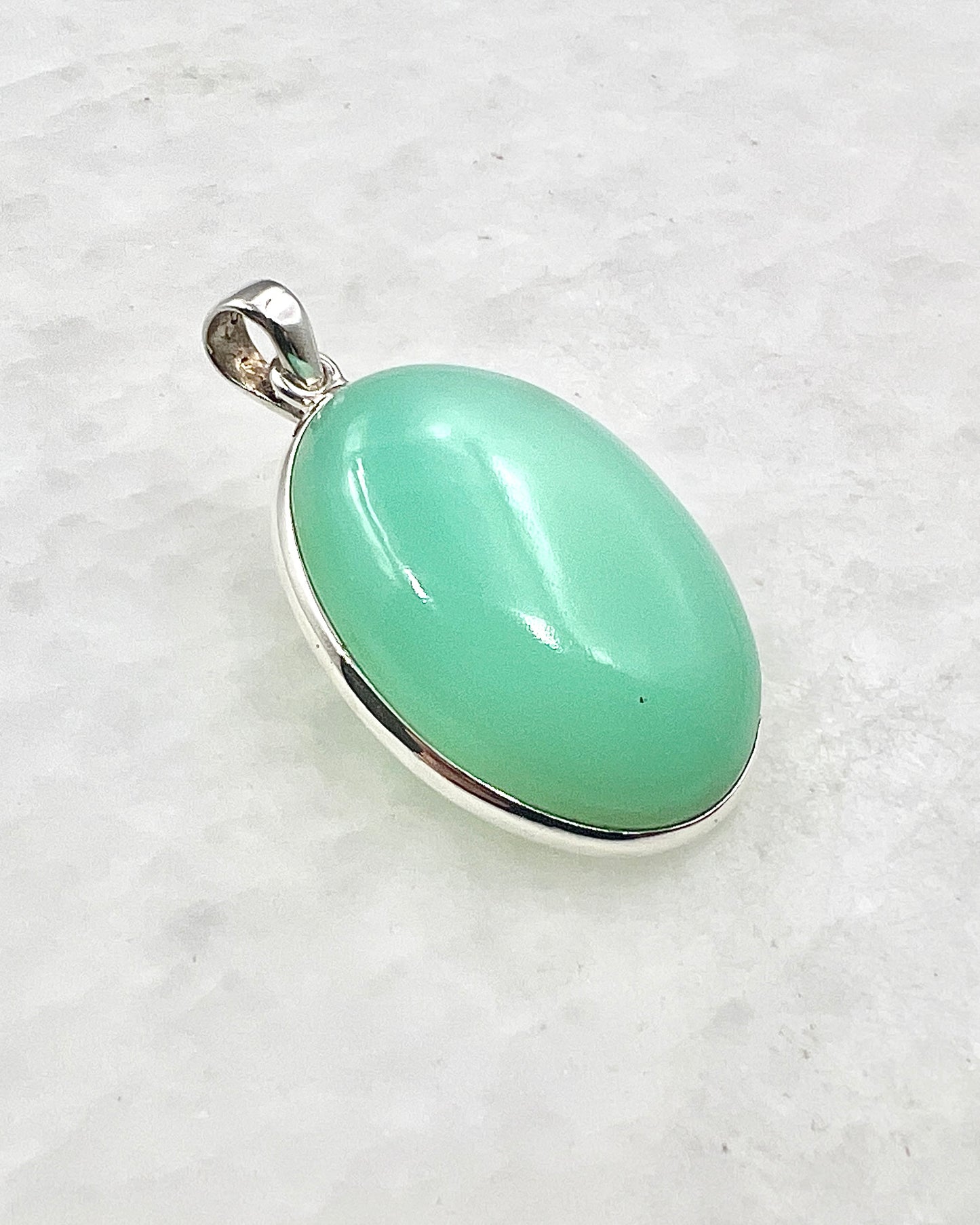 Light Green Crysoprase in 0.925 Silver