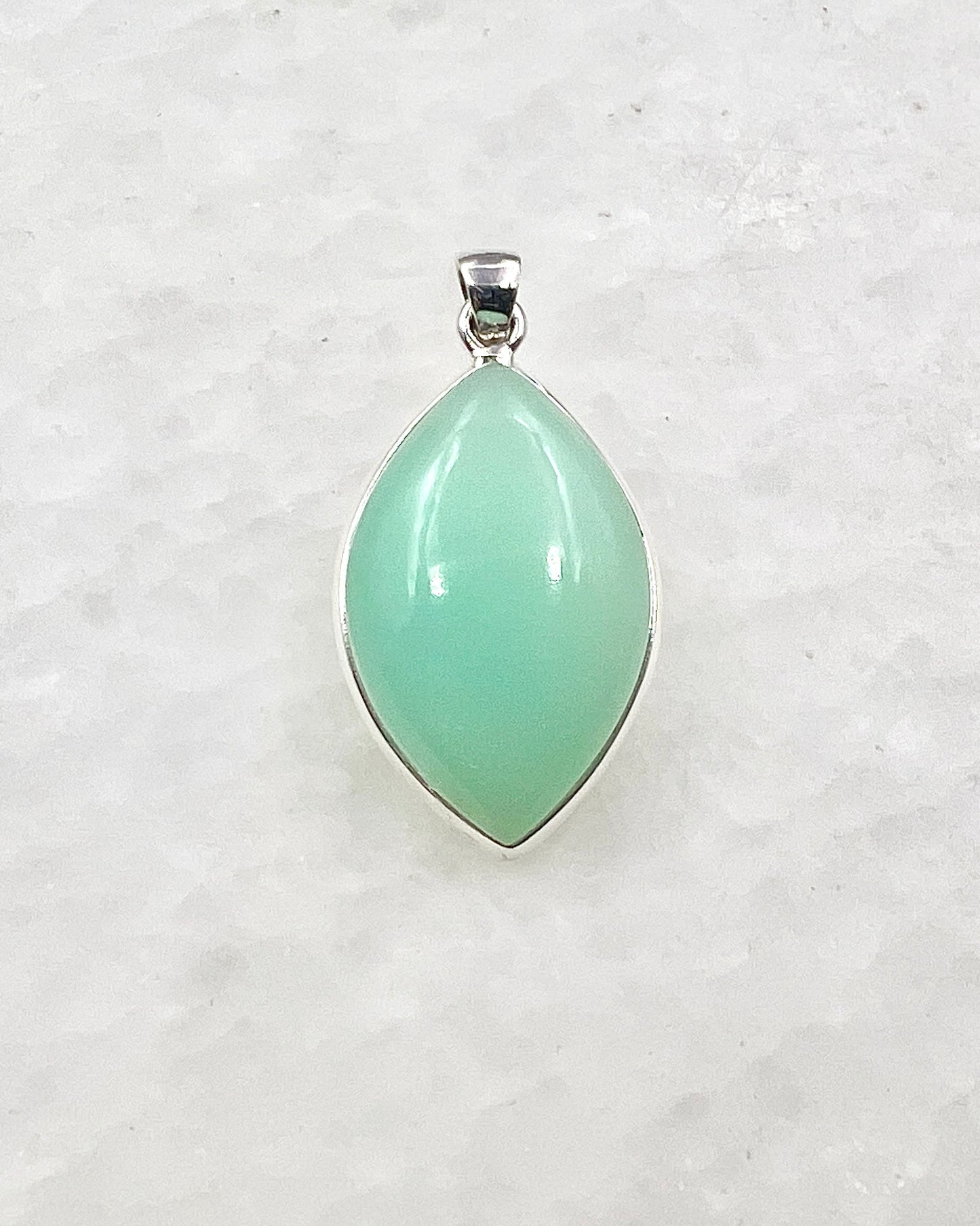 Light Green Crysoprase in 0.925 Silver