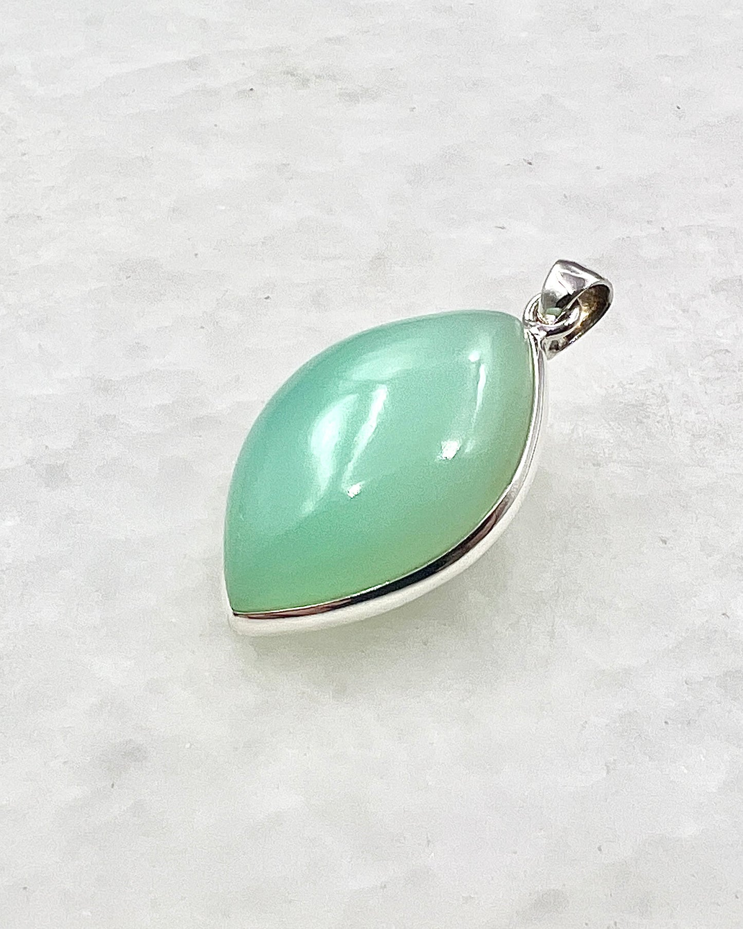 Light Green Crysoprase in 0.925 Silver