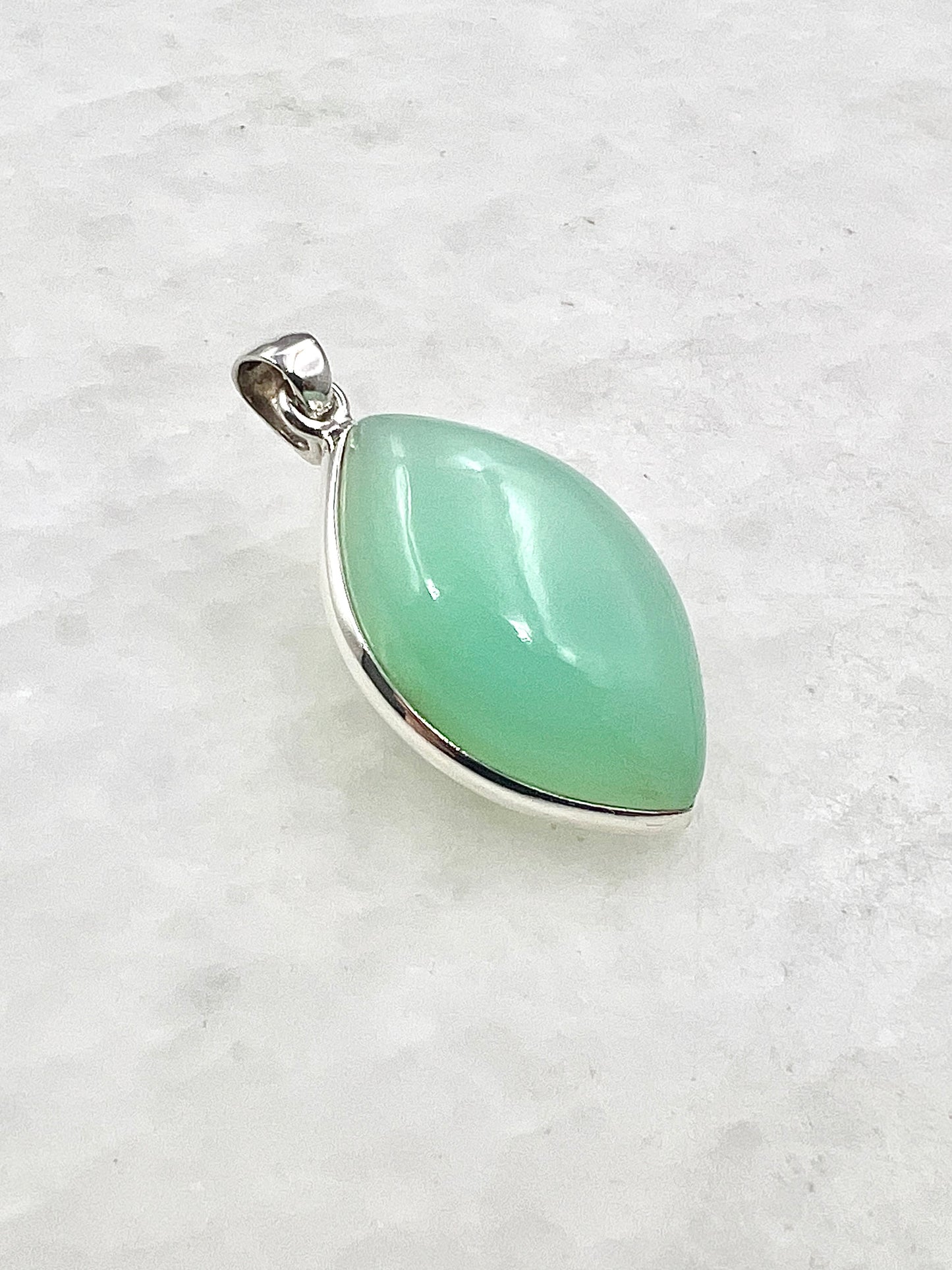 Light Green Crysoprase in 0.925 Silver