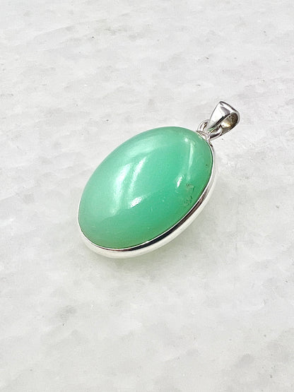 Light Green Crysoprase in 0.925 Silver
