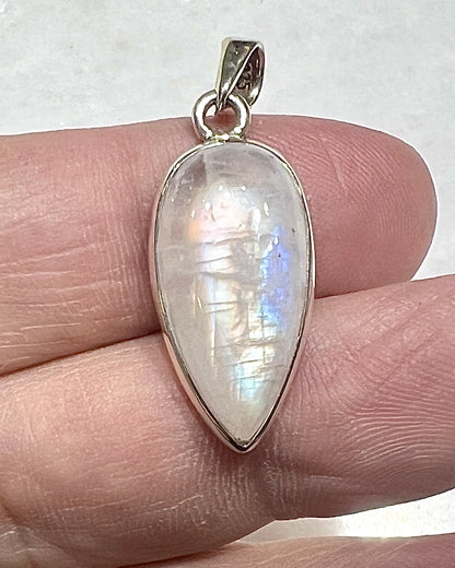 Rainbow Moonstone in 0.925 Silver
