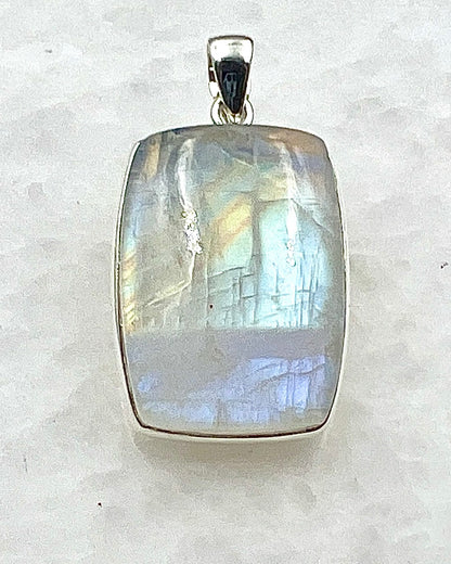 Rainbow Moonstone in 0.925 Silver
