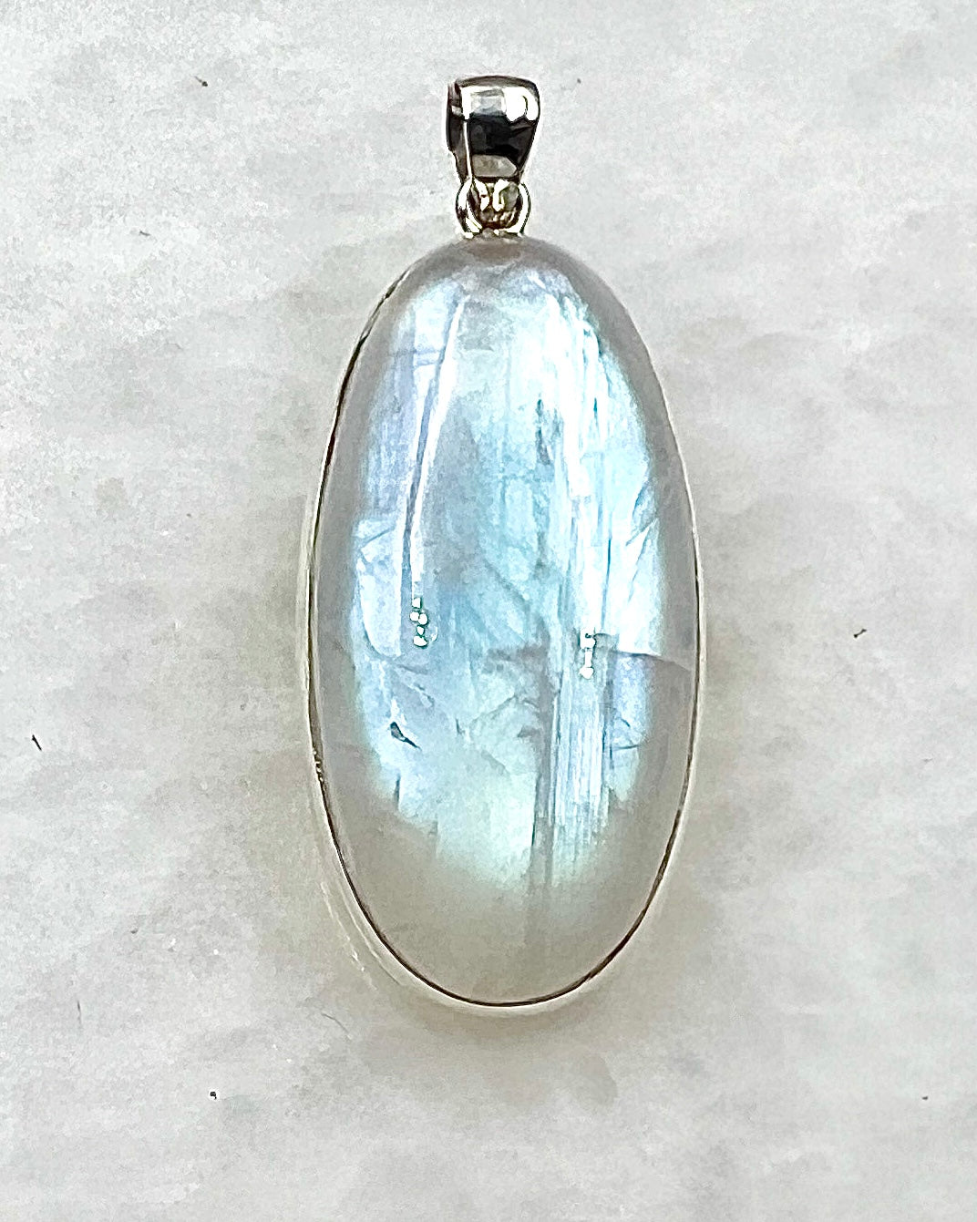 Rainbow Moonstone in 0.925 Silver