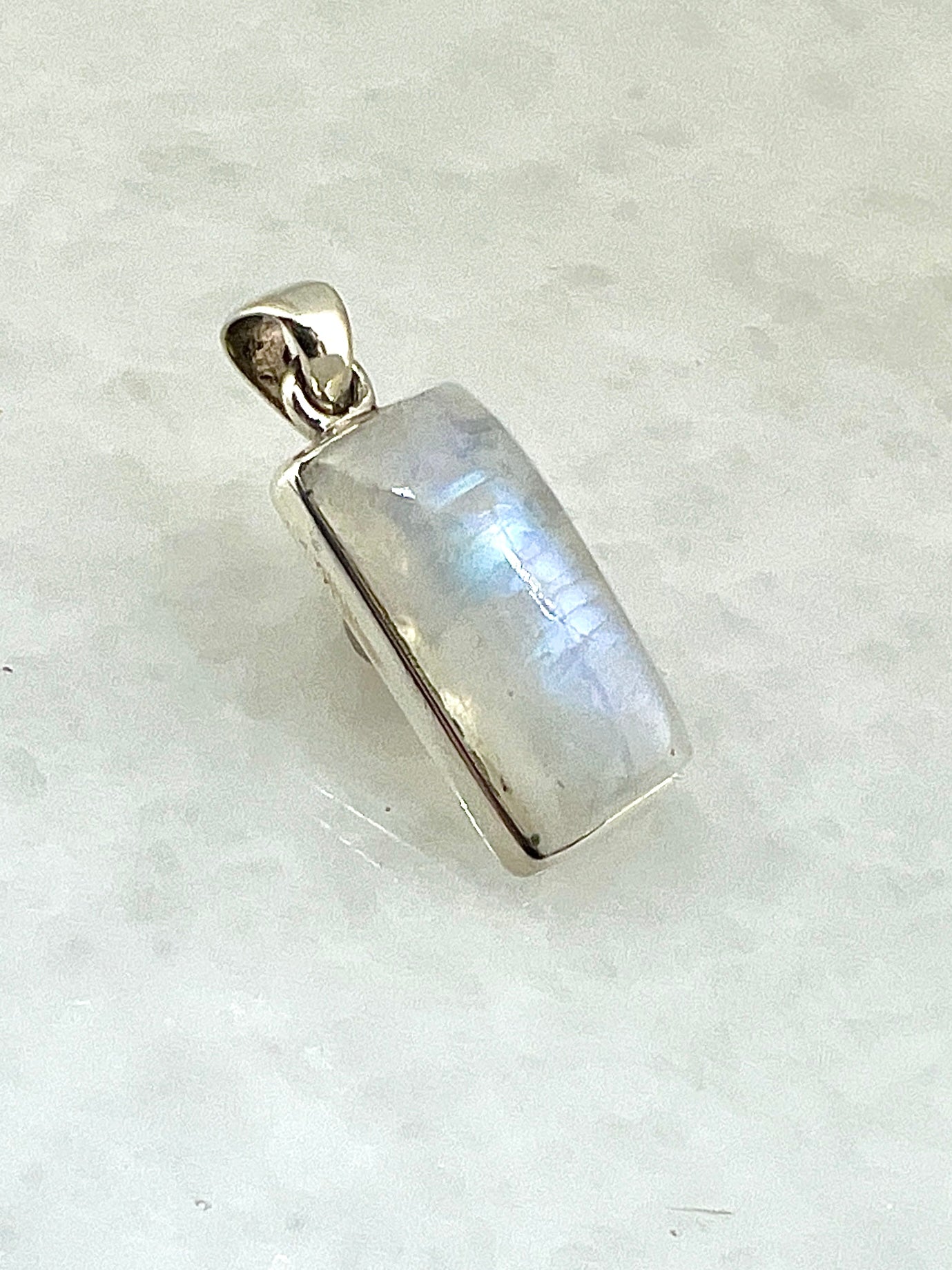 Rainbow Moonstone in 0.925 Silver