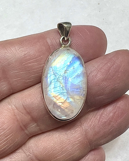 Rainbow Moonstone in 0.925 Silver