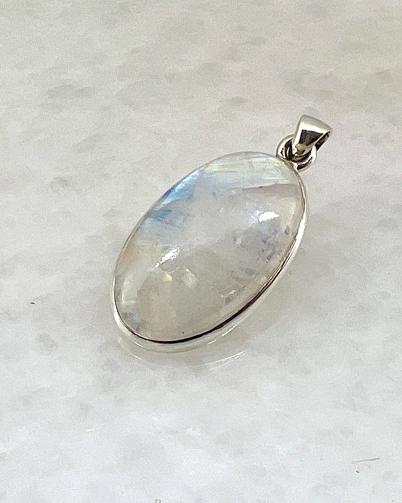 Rainbow Moonstone in 0.925 Silver