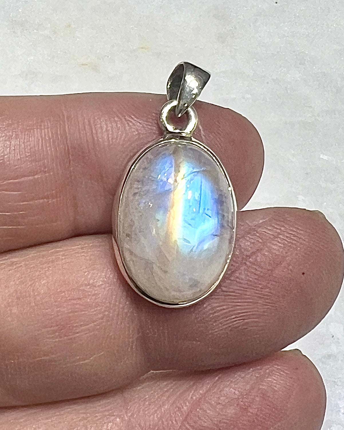 Rainbow Moonstone in 0.925 Silver