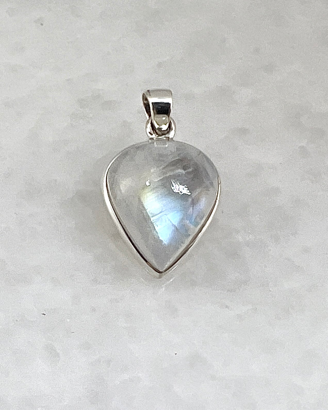Rainbow Moonstone in 0.925 Silver