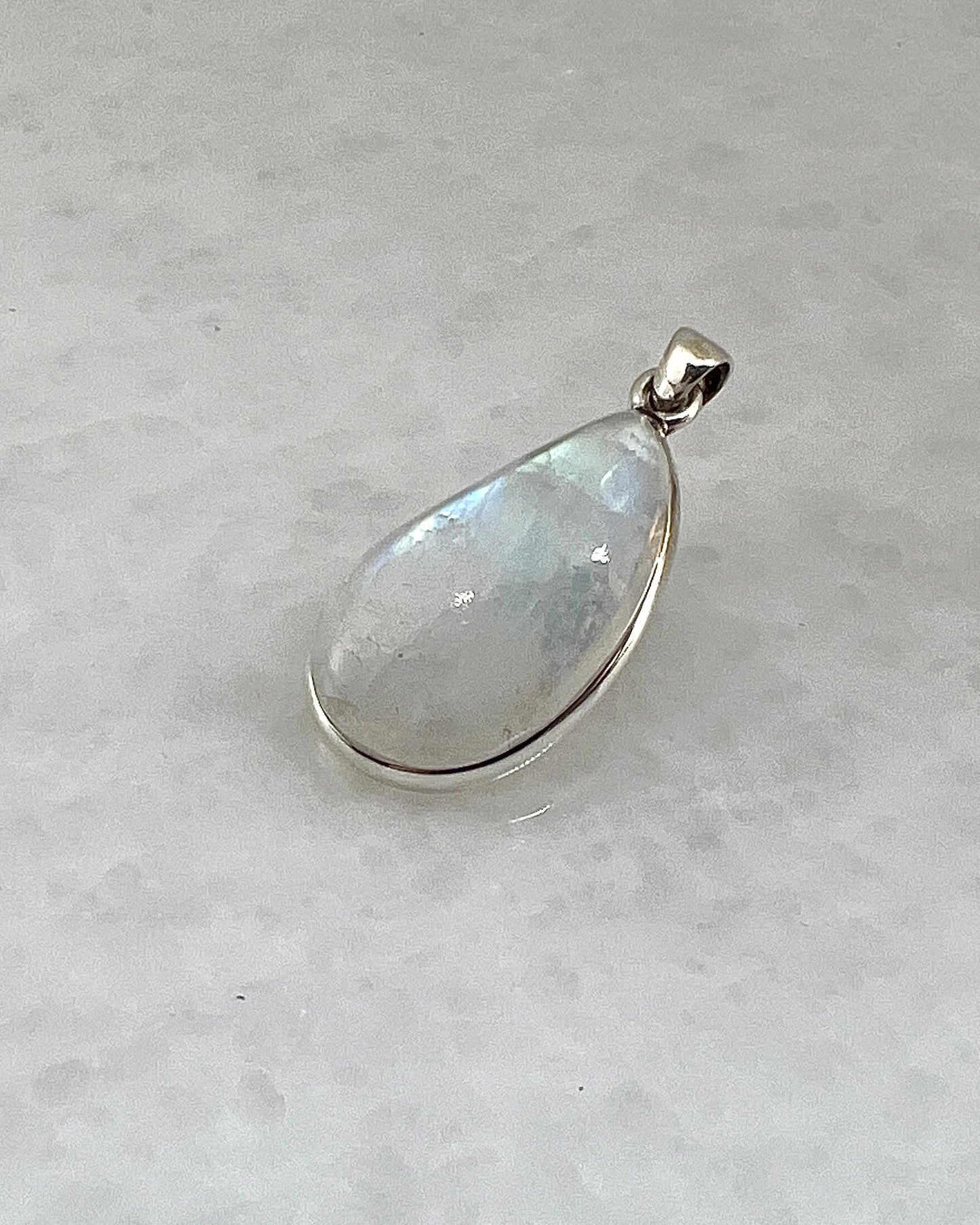 Rainbow Moonstone in 0.925 Silver