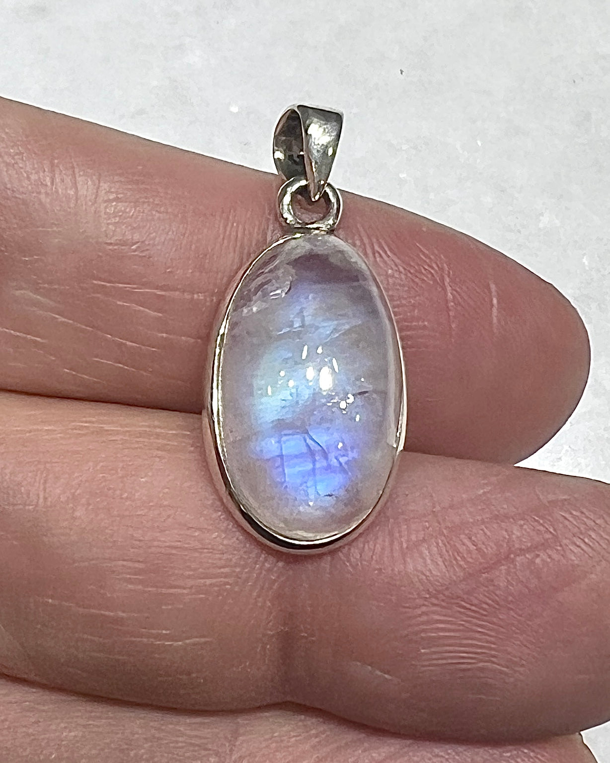 Rainbow Moonstone in 0.925 Silver