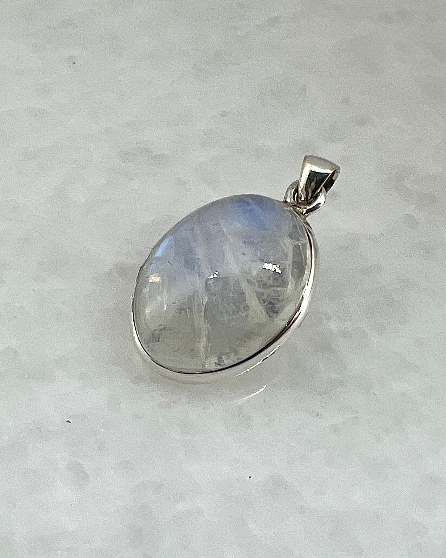 Rainbow Moonstone in 0.925 Silver