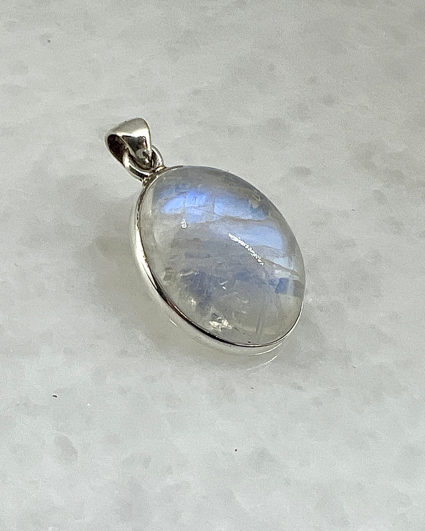 Rainbow Moonstone in 0.925 Silver