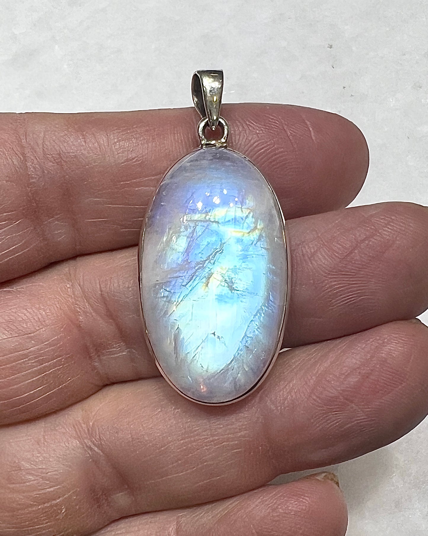 Rainbow Moonstone in 0.925 Silver