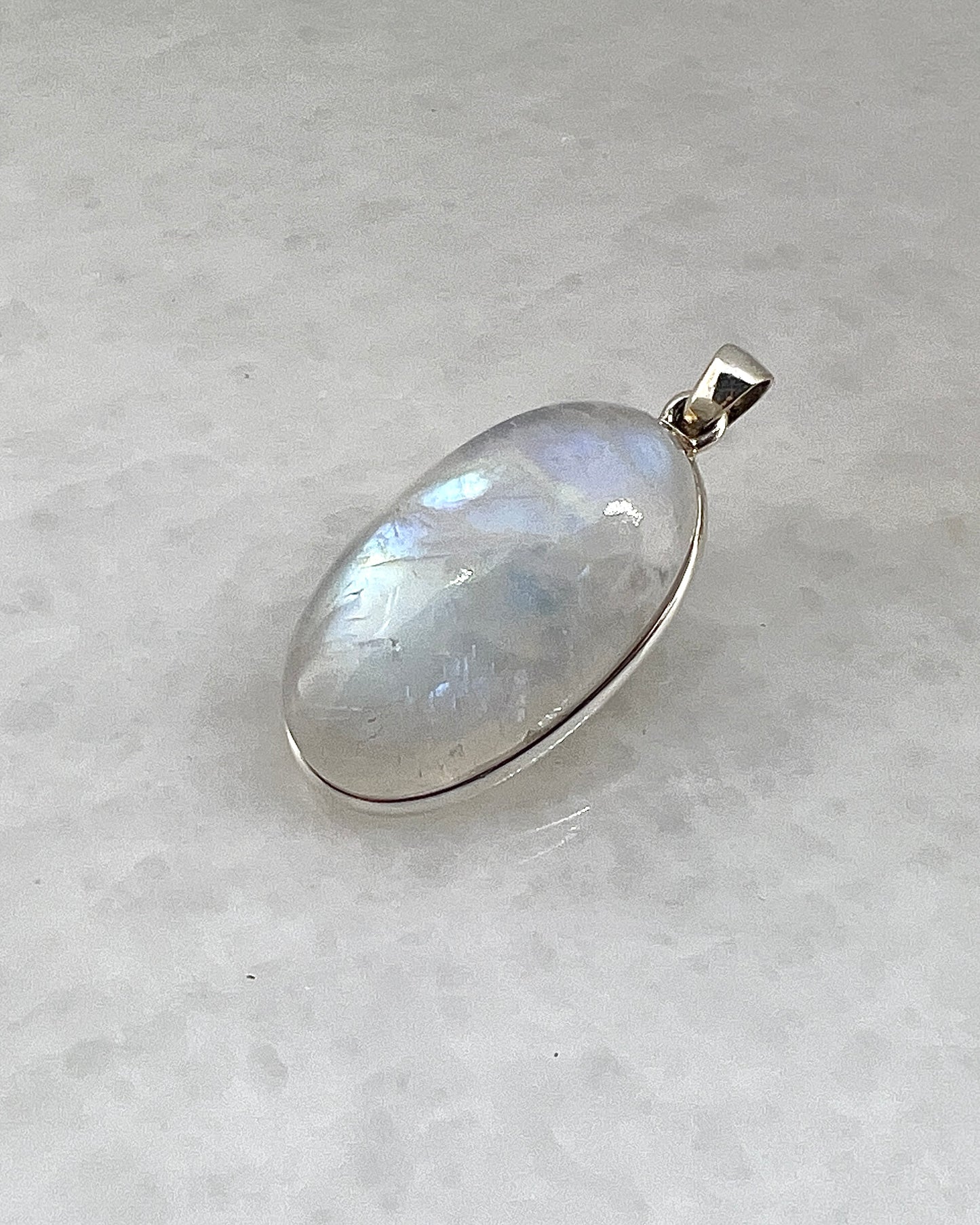 Rainbow Moonstone in 0.925 Silver