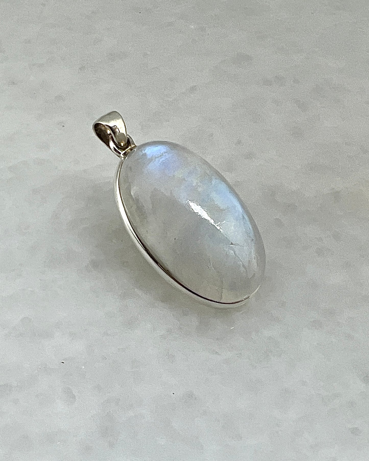 Rainbow Moonstone in 0.925 Silver