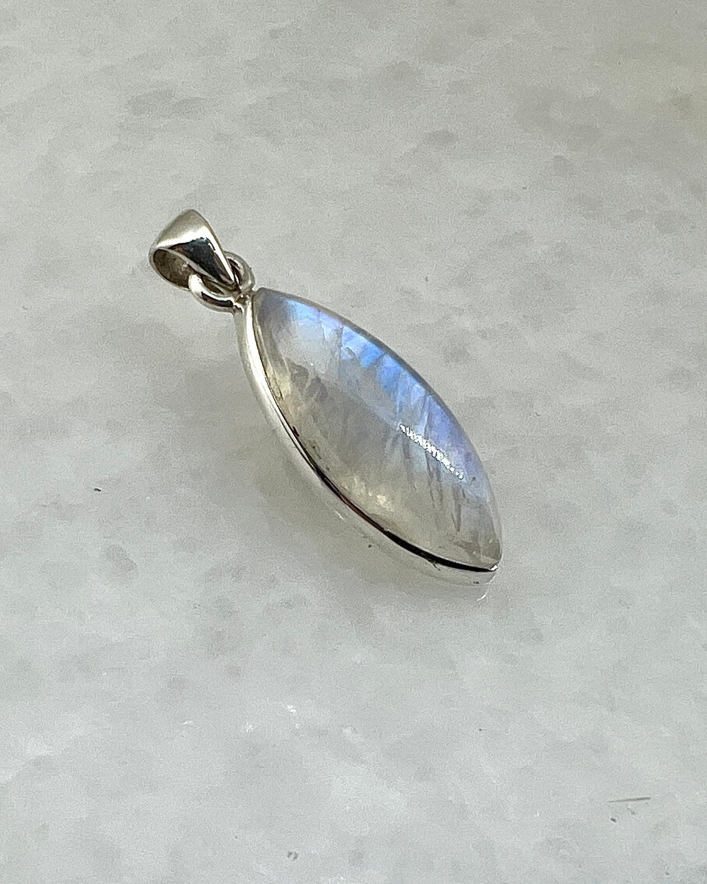 Rainbow Moonstone in 0.925 Silver