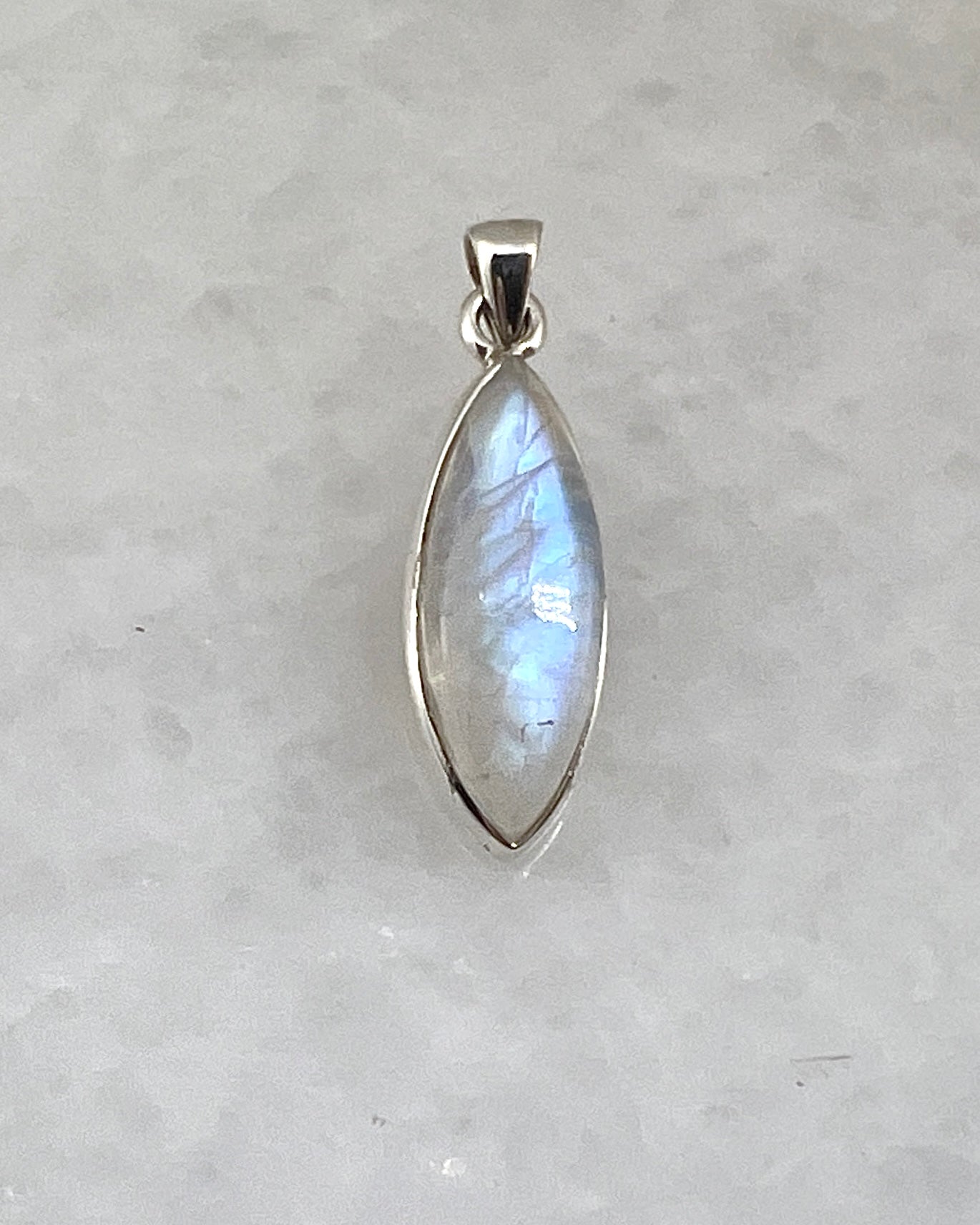 Rainbow Moonstone in 0.925 Silver