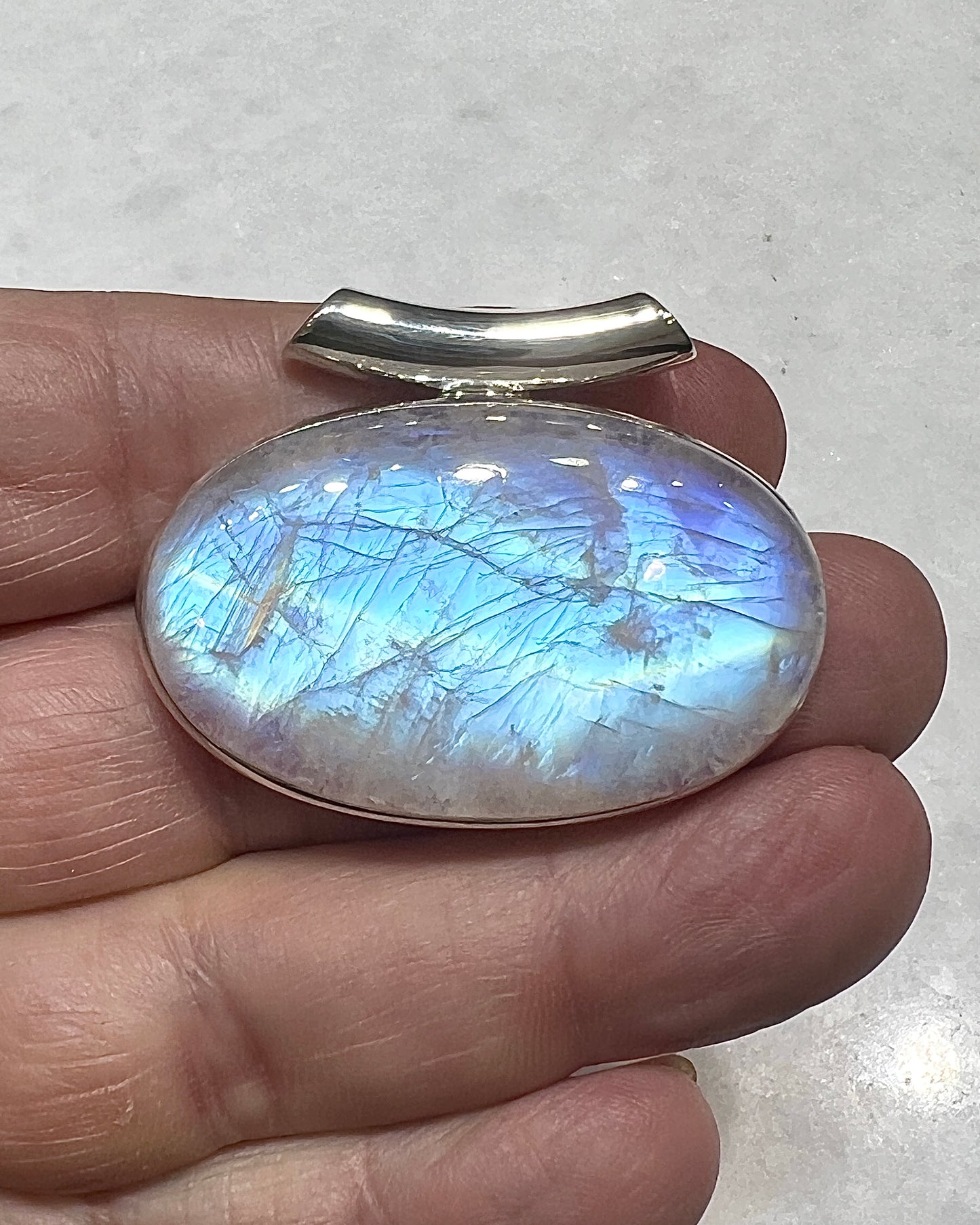 Rainbow Moonstone in 0.925 Silver