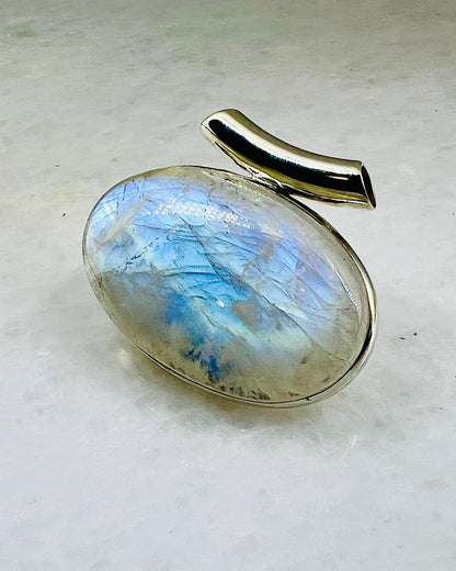 Rainbow Moonstone in 0.925 Silver