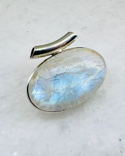 Rainbow Moonstone in 0.925 Silver