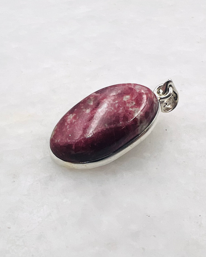 Thulite in 0.925 Silver