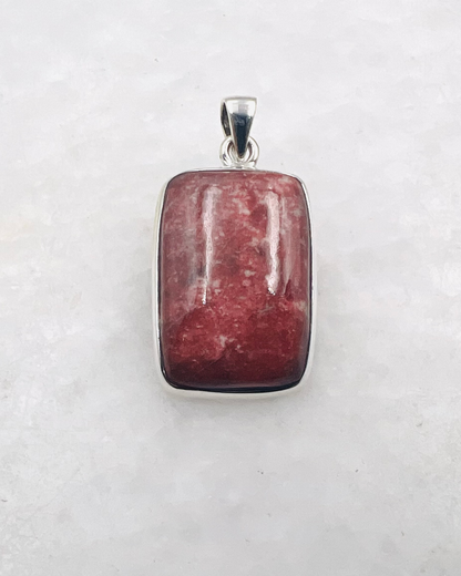 Thulite in 0.925 Silver
