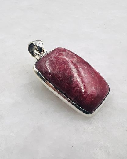 Thulite in 0.925 Silver