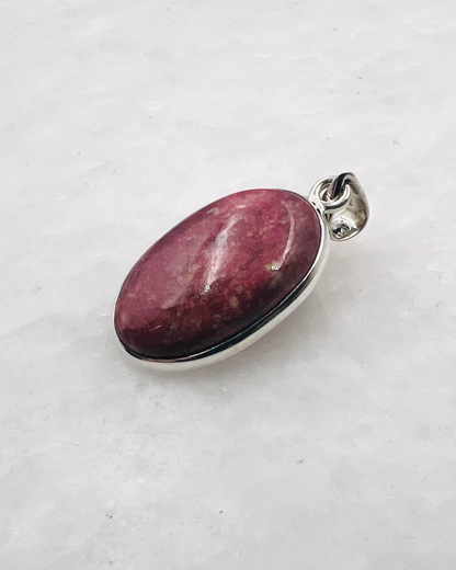 Thulite in 0.925 Silver
