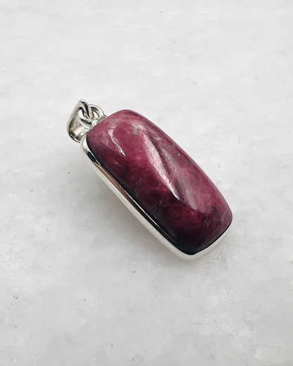 Thulite in 0.925 Silver